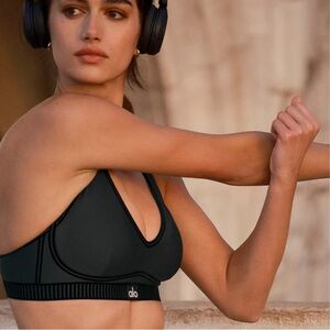 ALO Yoga Charcoal Green Textured Sports Bra